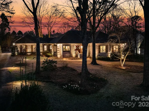 5008 Laurel Grove Ln, Matthews, NC 28104