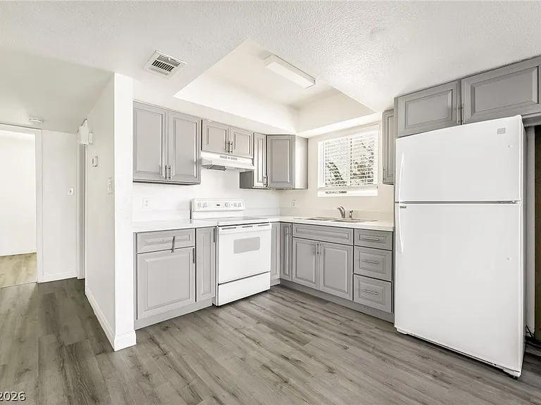 5303 Del Gado Dr #B — Photo 8