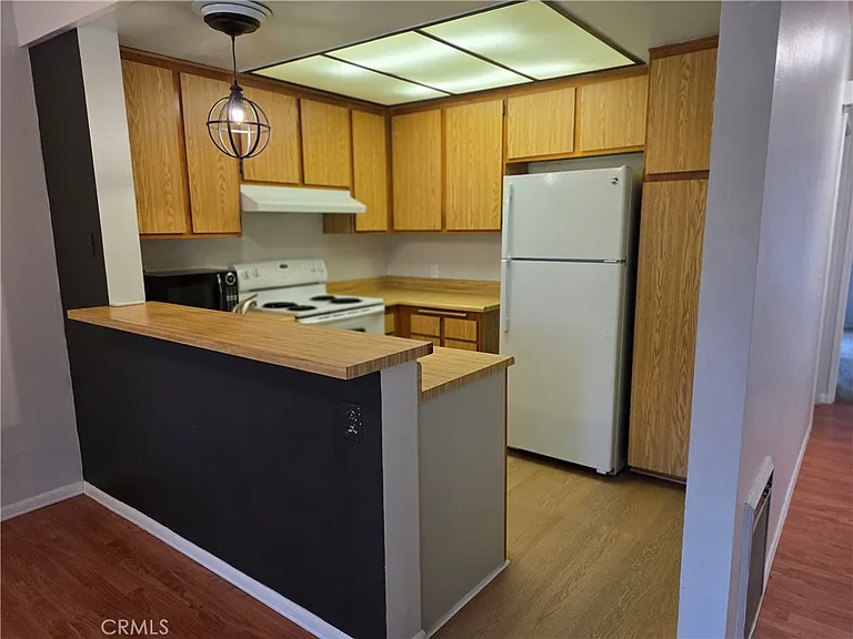 26296 Los Viveros — Photo 7