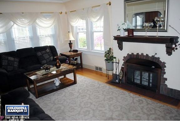 Bright Spacious Living Room