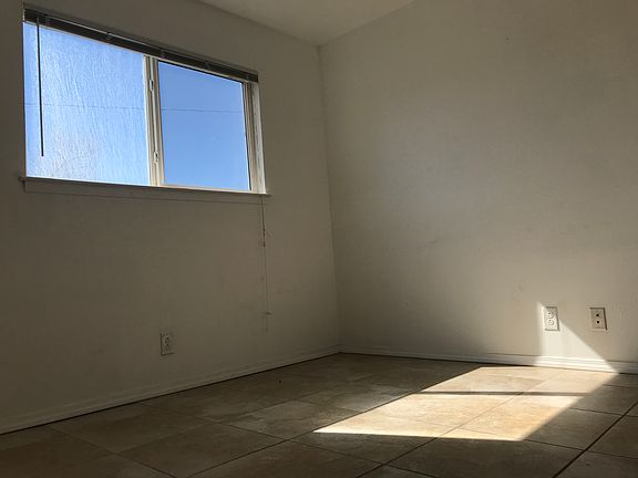 5th image of 229 Hanosh Ct SE #1
