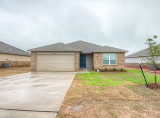 1009 S Colt Ln, Mustang, OK 73064