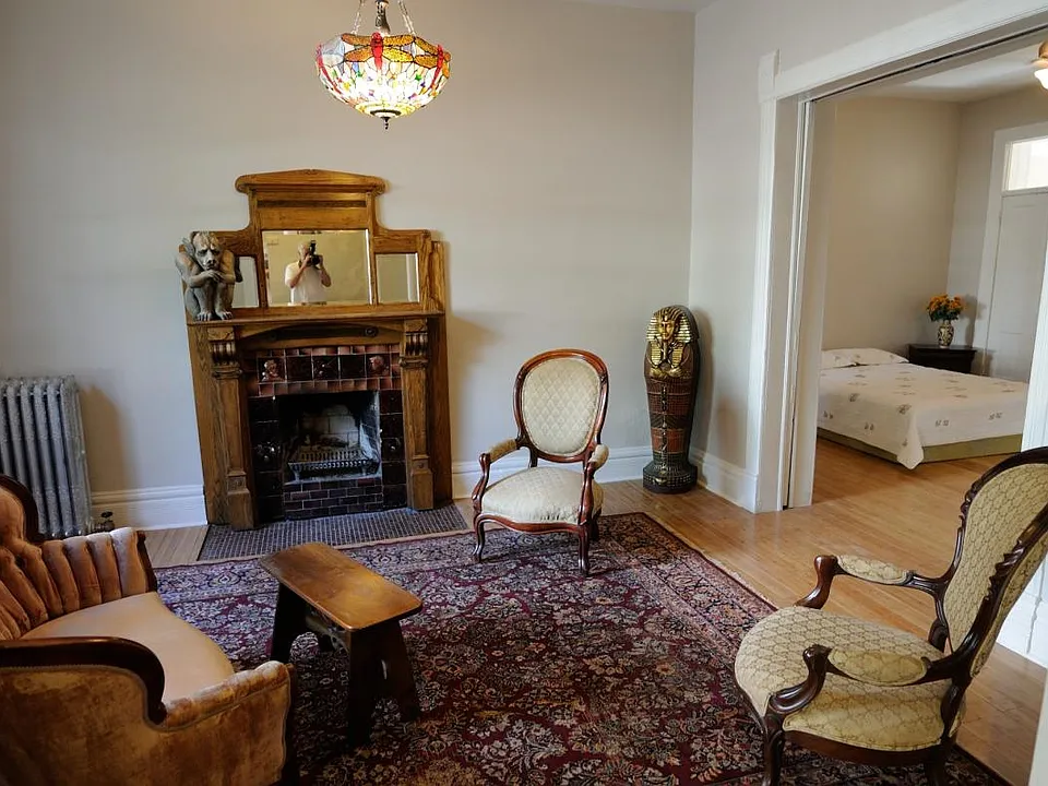 Living room & bedroom