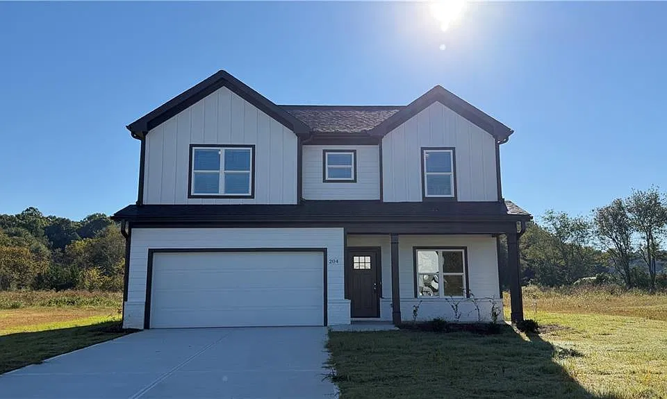 204 Strawberry Ln