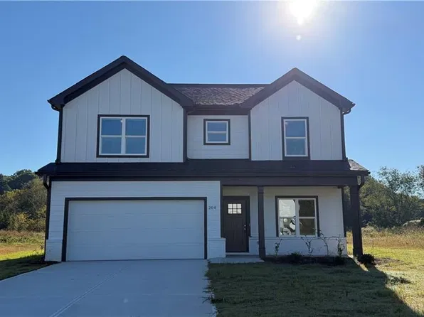 204 Strawberry Ln, Winder, GA 30680