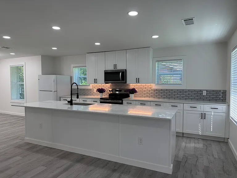 310 Sunset Ct — Photo 13