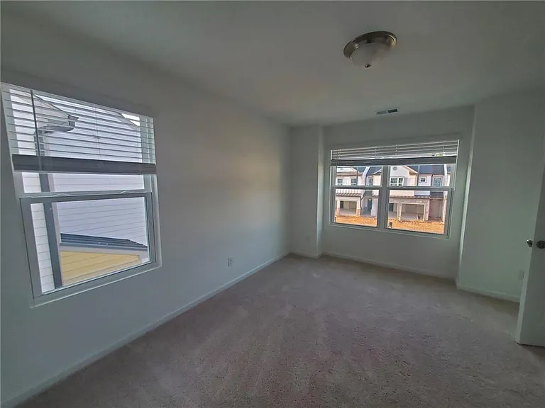 5745 Thornton Dr — Photo 22