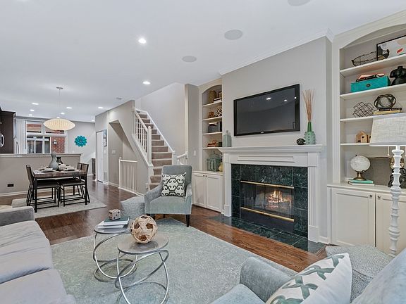 3rd image of 1129 W Newport Ave Unit B