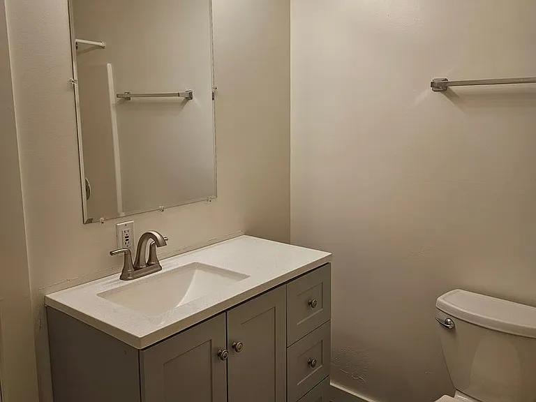 604 Adams Ave — Photo 10
