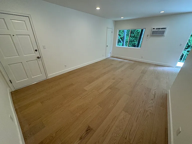 Primrose Ave — Photo 42