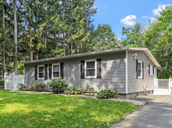 17 Apple Rock Way, Shirley, MA 01464
