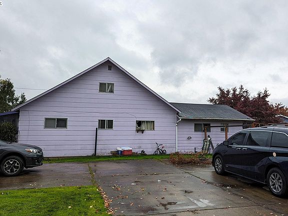 5th image of 2221 NE 9th Ave