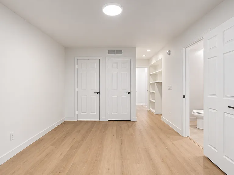 4641 N 8th Pl — Photo 3