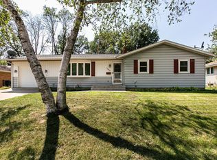 1845 Bristol Dr, Dubuque, IA 52001