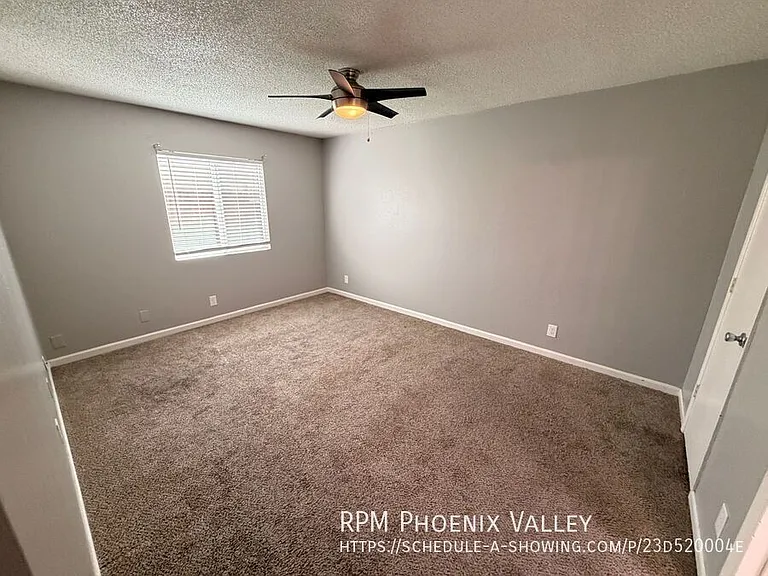 Glendale Groves — Photo 15
