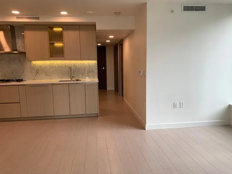 455 SW Marine Dr #519 — Photo 3