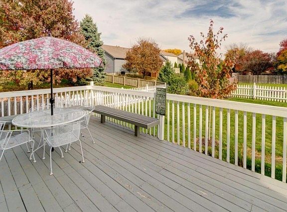 2nd image of 1387 Meadowbank Dr