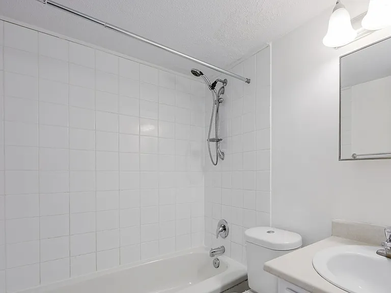 235 Bishop St S — Photo 16