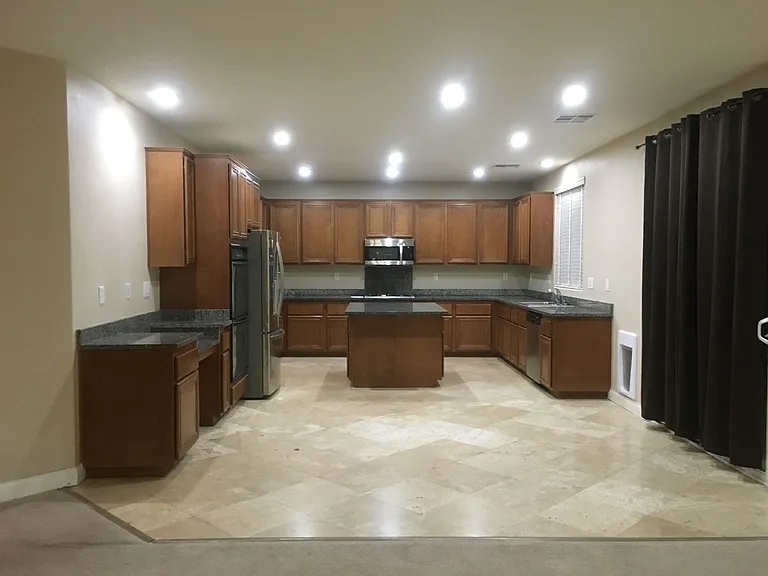 2121 Mountain Rail Dr — Photo 3