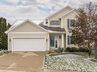 3311 Falcon View Rd SW, Cedar Rapids, IA 52404