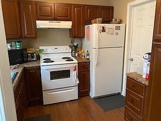 3rd image of 1206 SE Laurel St