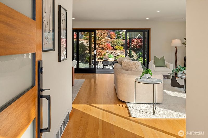 3rd image of 7728 46th Avenue SW