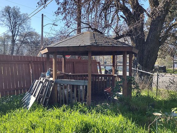 4th image of 307 3rd St