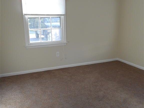 3rd image of 140 Willow Oak Ter APT 3