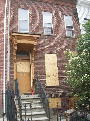 2nd image of 1993 Pacific St