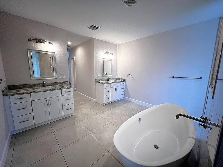 349 SW Dagget Ave — Photo 15