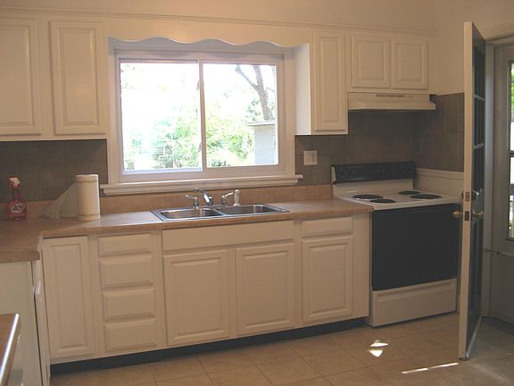3rd image of 2419 Salua Dr