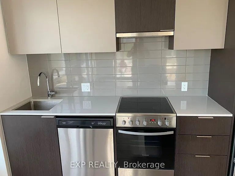 203 College St #502 — Photo 4