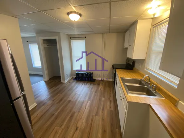 45 Shawmut St #4, Lewiston, ME 04240