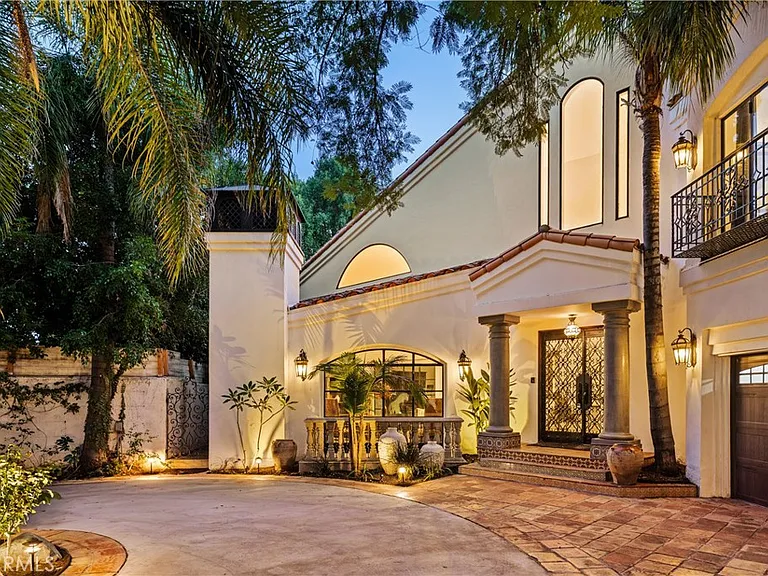 4909 Woodley Ave — Photo 3