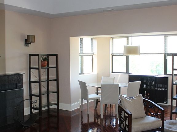 4th image of 4819 S Prairie Ave #3