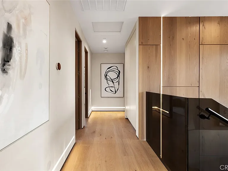 12249 Addison St — Photo 39