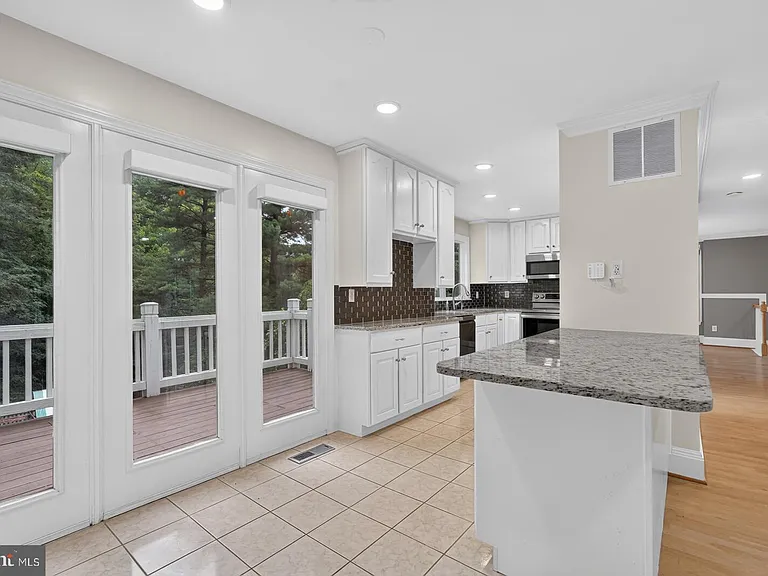 5402 Ashcomb Ct — Photo 17