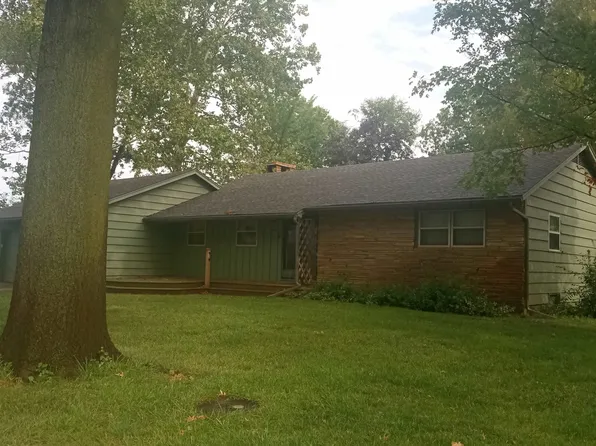 914 W 3rd St, Halstead, KS 67056