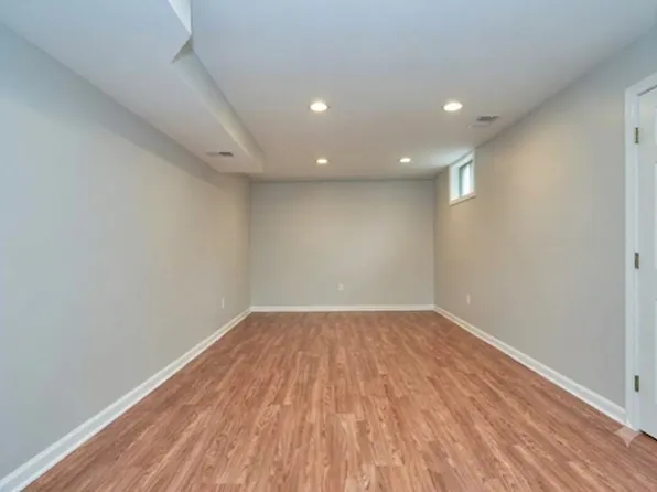 8944 Vicksburg Ln, Manassas, VA 20110