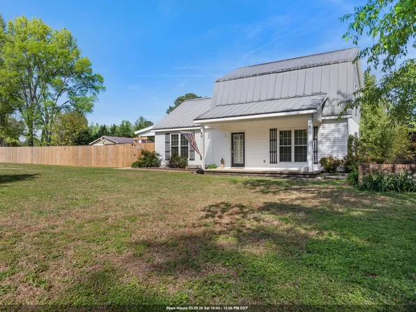 10 Montclair Dr, Killen, AL 35645
