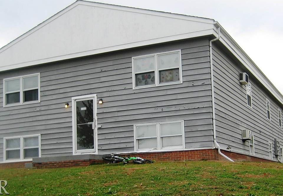 2nd image of 1202 Major St