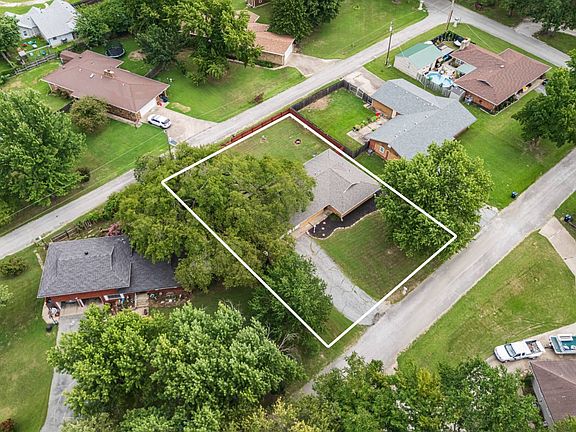 4th image of 208 Lakeview Dr