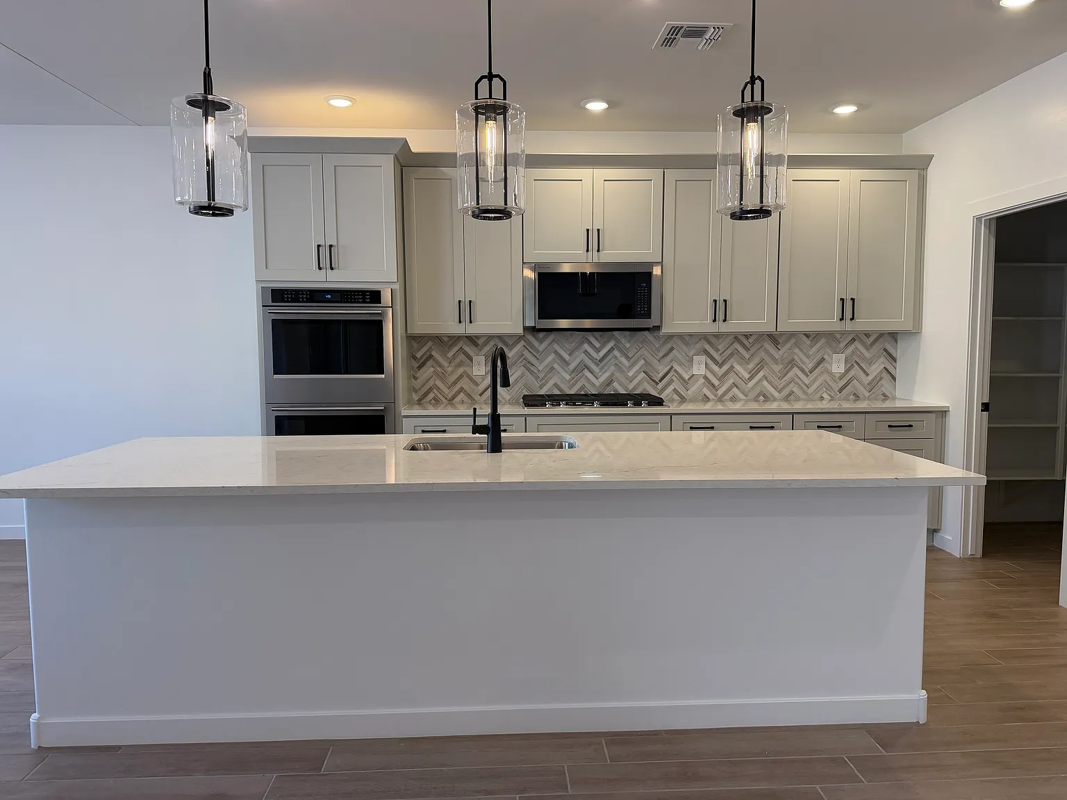 5 bed, 2776 sqft, $3,500 — Photo 2