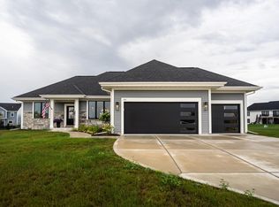 707 Oldfield Ave, Village Of Mukwonago, WI 53149