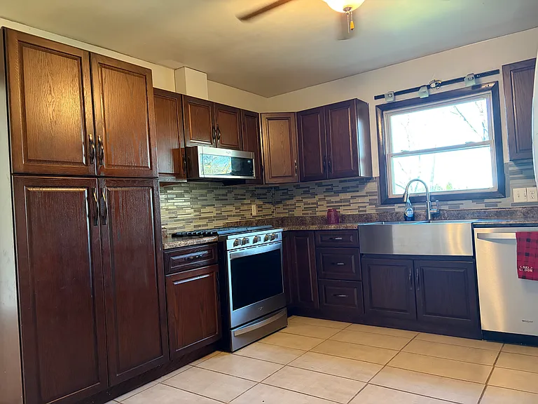 605 Brewer St — Photo 10