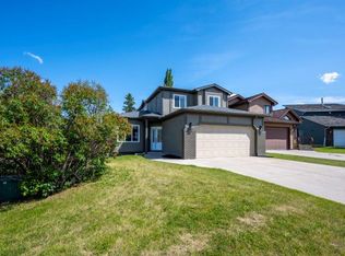 232 Strickland Bay SW, Calgary, AB T3H 2B2