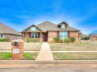 17300 Shadow Hawk Ln, Edmond, OK 73012