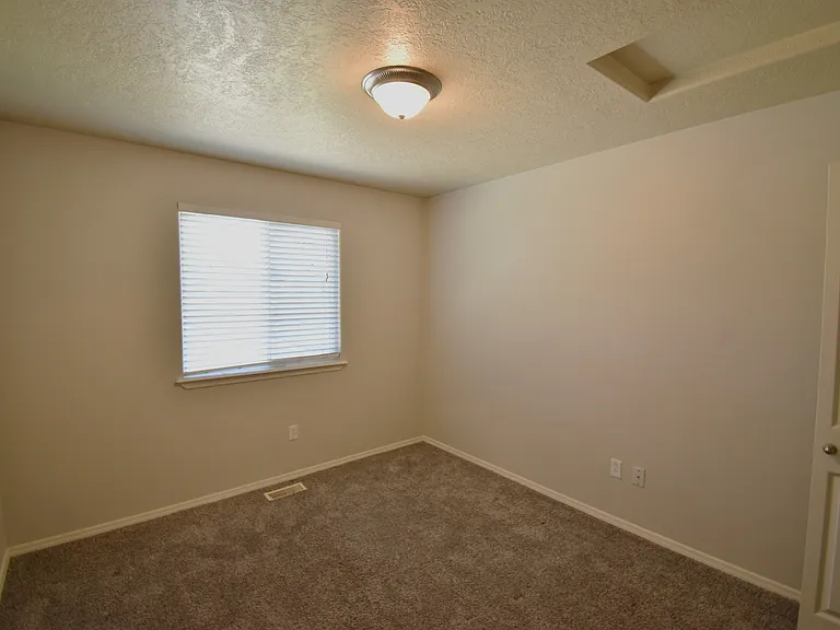 354 E Carver Dr — Photo 12