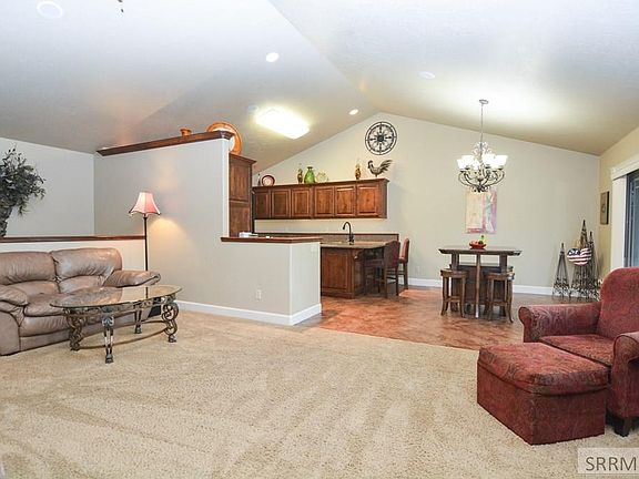 5th image of 354 Chateau Dr