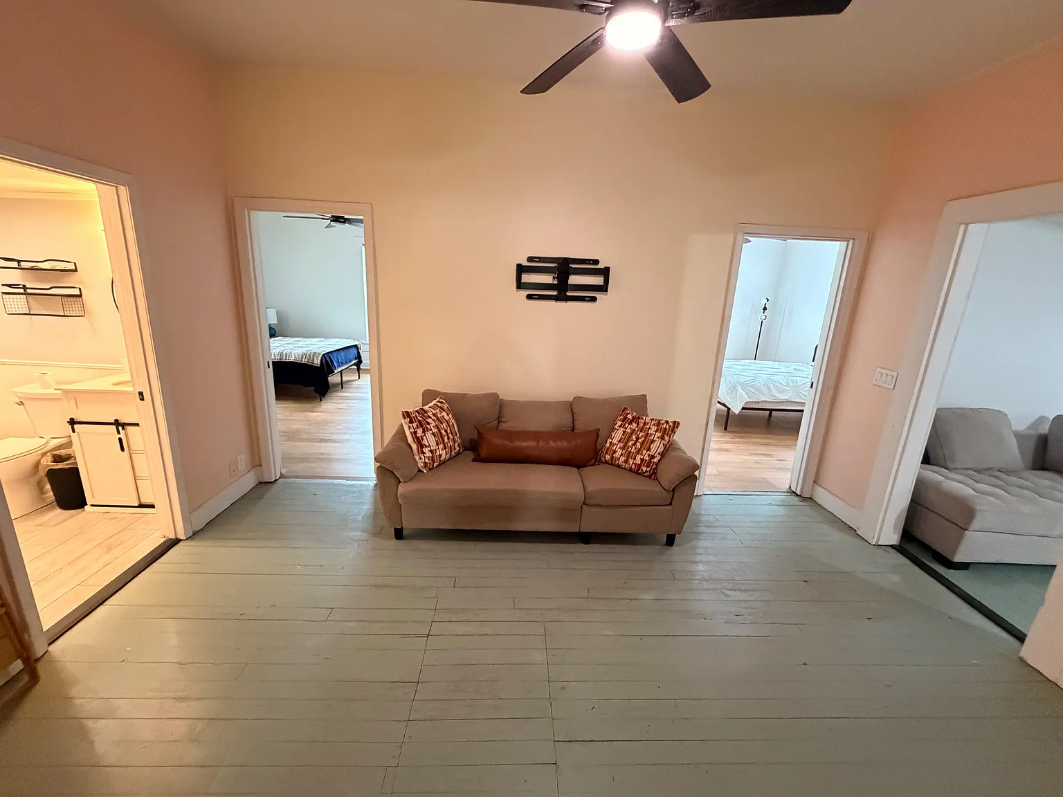 2 bed, 2.5 bath, 2231 sqft, $1,274 — Photo 4